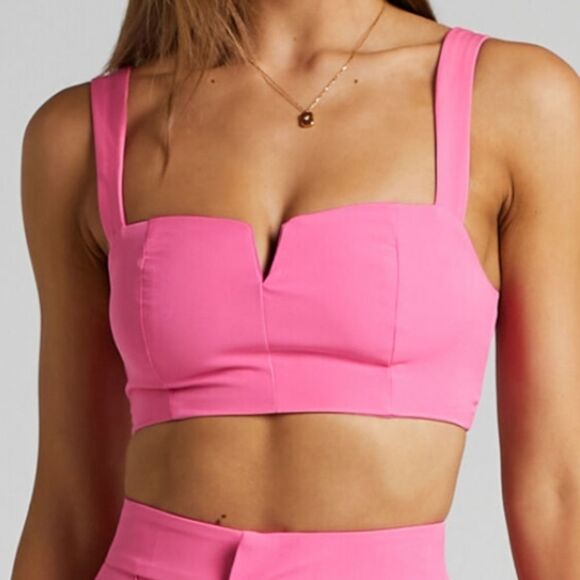 Showpo MAIDA V-FRONT CROP TOP in pink - Picture 3 of 7